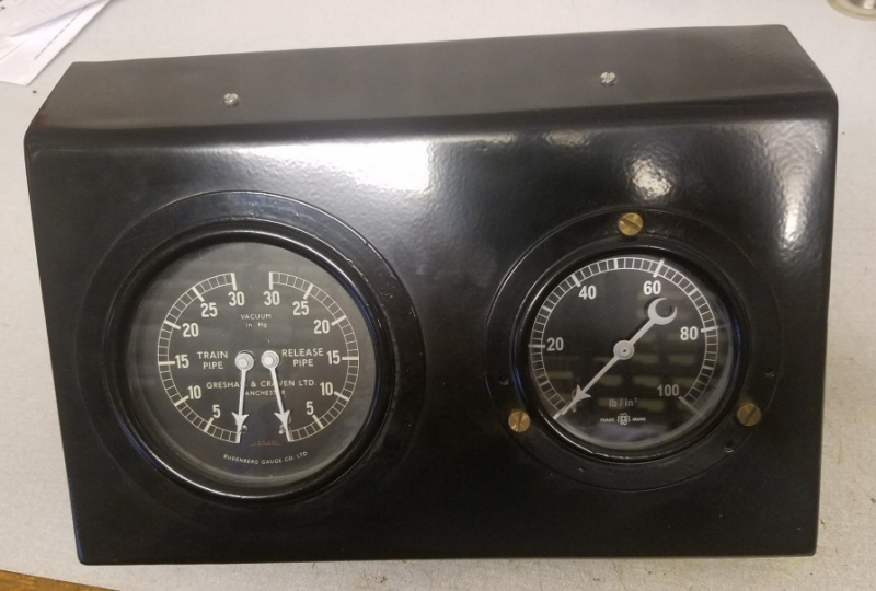 Air and vacuum gauge binnacle